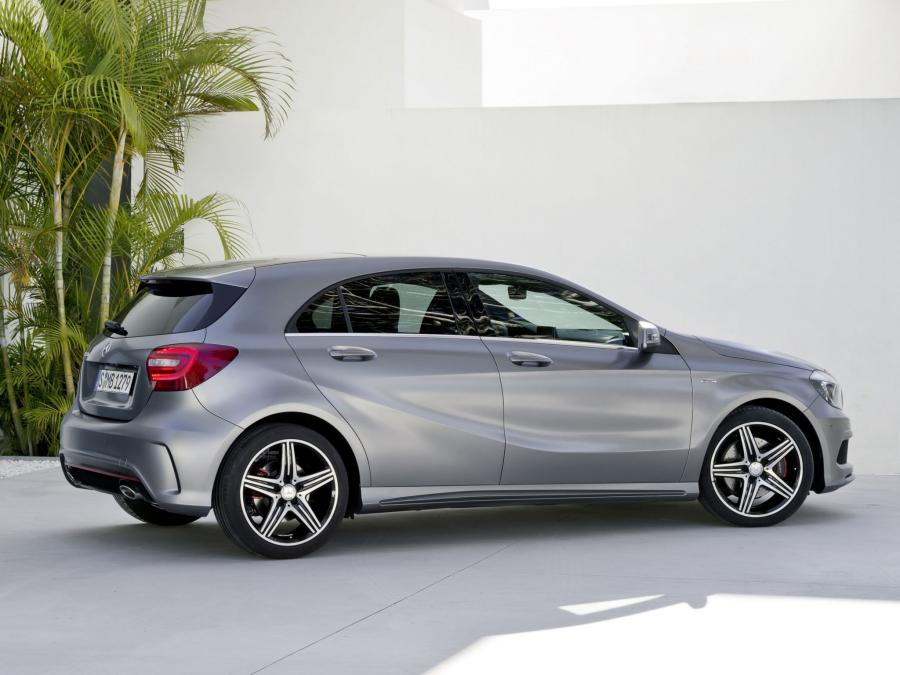  Mercedes-Benz A250 AMG Sport Package 2012 года  (фото 3 из 21)